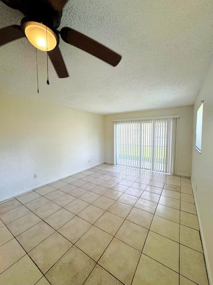 932 West Kalmia Drive #3 - Photo 3 of 12