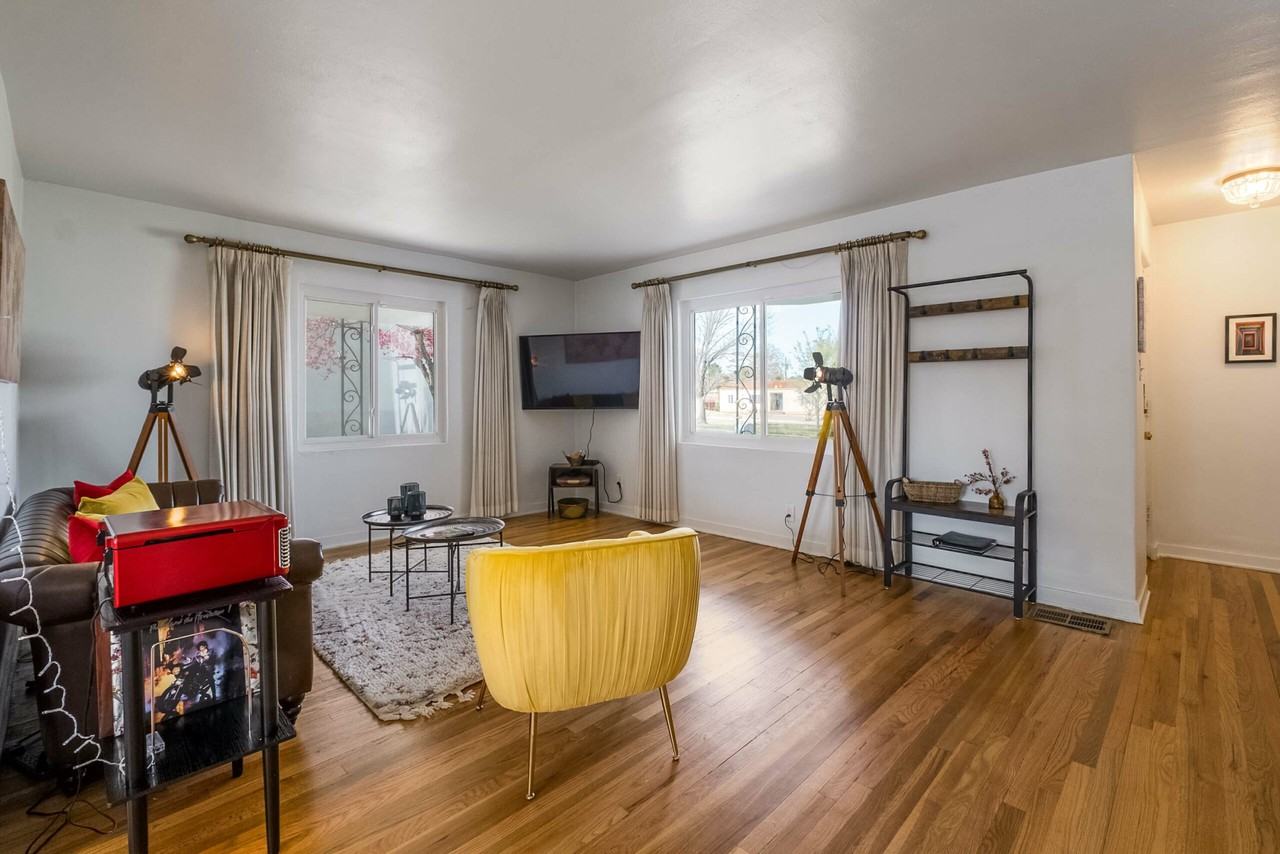 720 Carlisle Blvd Se - Photo 5 of 44