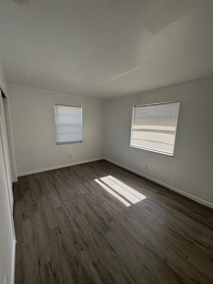 170 W 28th St #170D - Photo 7 of 7