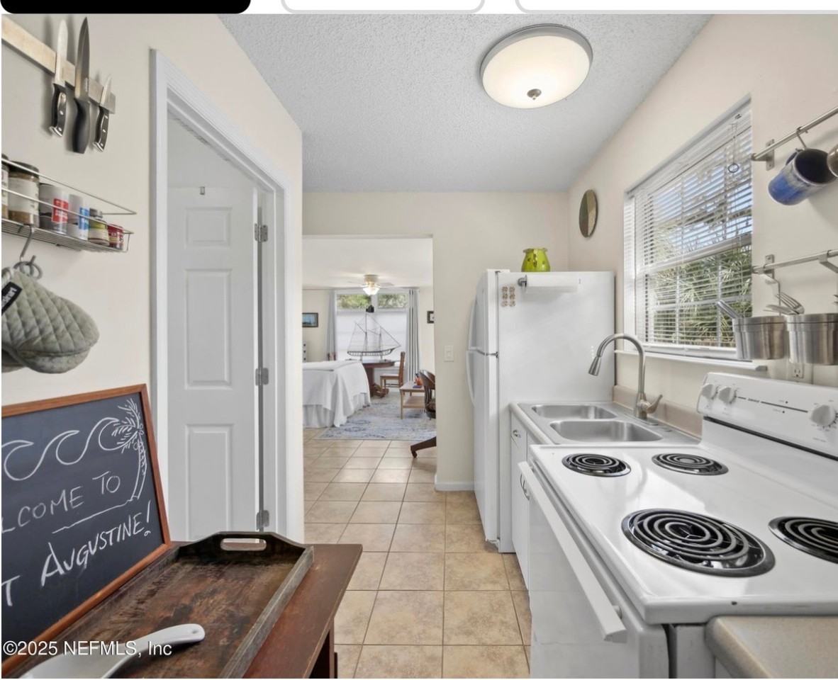 509 Live Oak Street #1 - Photo 6 of 11