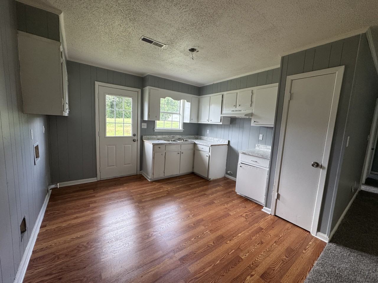 214 College St #1 - Photo 3 of 7