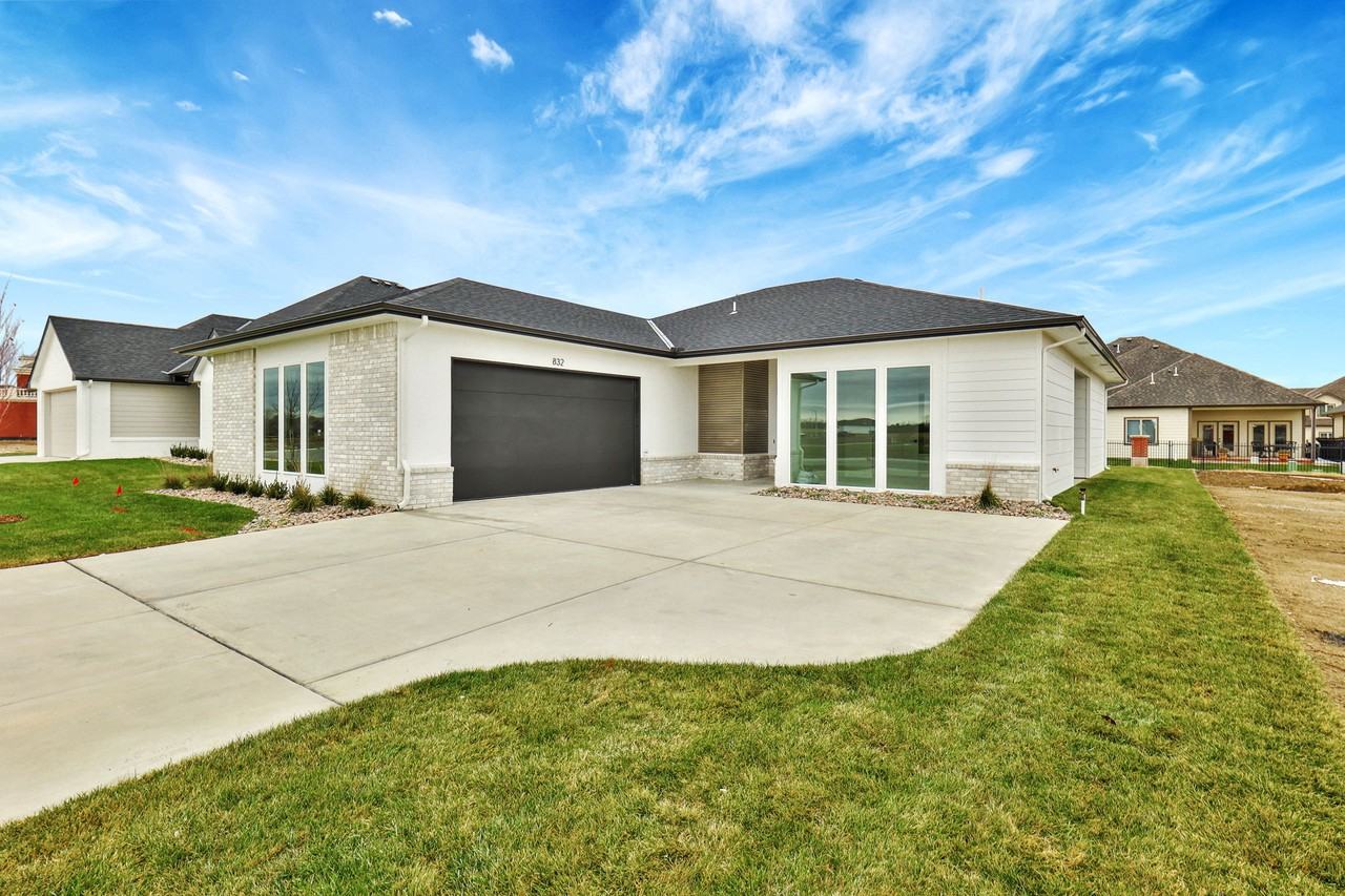 832 N Speyside Cir #1 - Photo 2 of 50