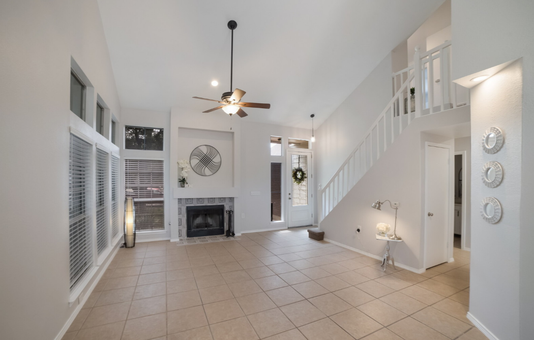 14718 Hillside Vw #1 - Photo 4 of 23