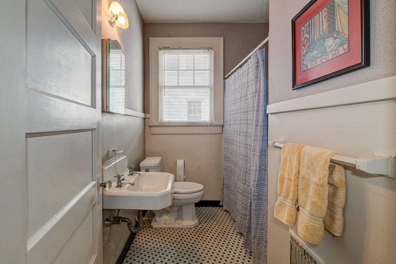 111 Harden Street - Photo 3 of 9