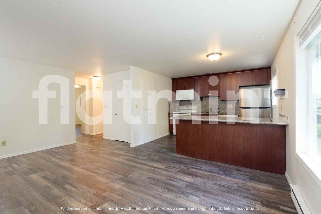 609 Sw 3rd Pl #B - Photo 2 of 10