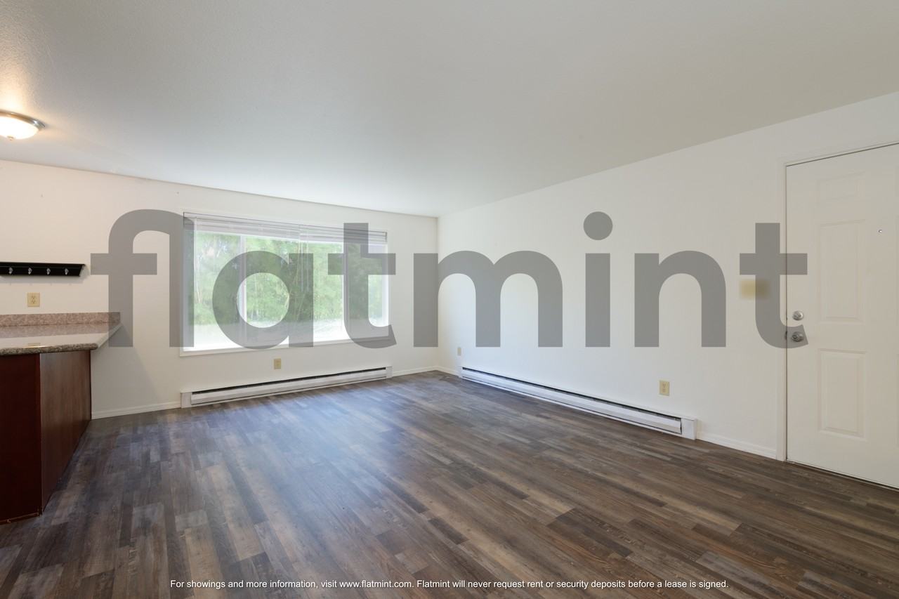 609 Sw 3rd Pl #B - Photo 3 of 10