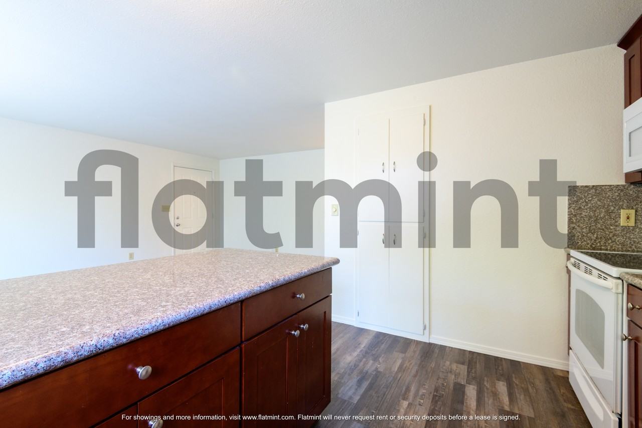 609 Sw 3rd Pl #B - Photo 4 of 10