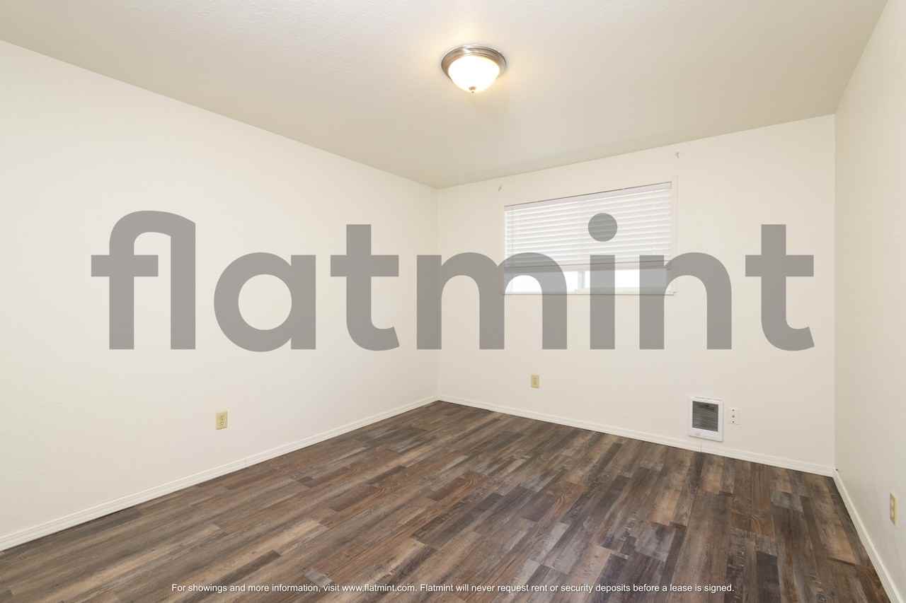 609 Sw 3rd Pl #B - Photo 7 of 10