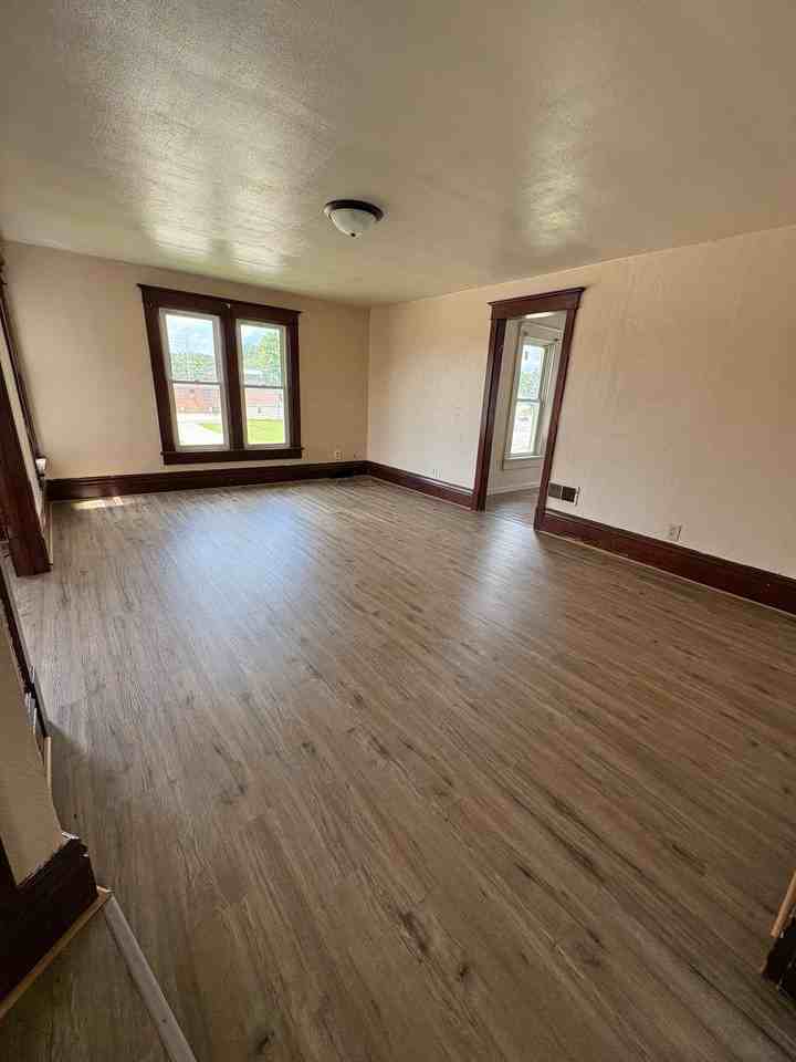 103 1/2 1st St Ne #2 - Photo 4 of 10