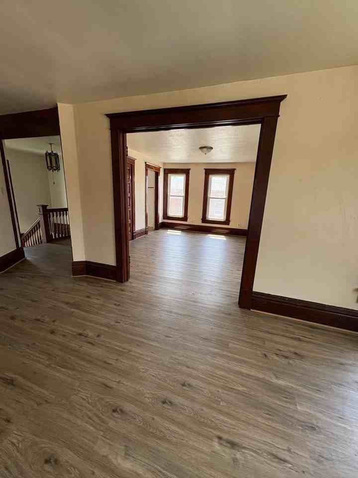 103 1/2 1st St Ne #2 - Photo 5 of 10