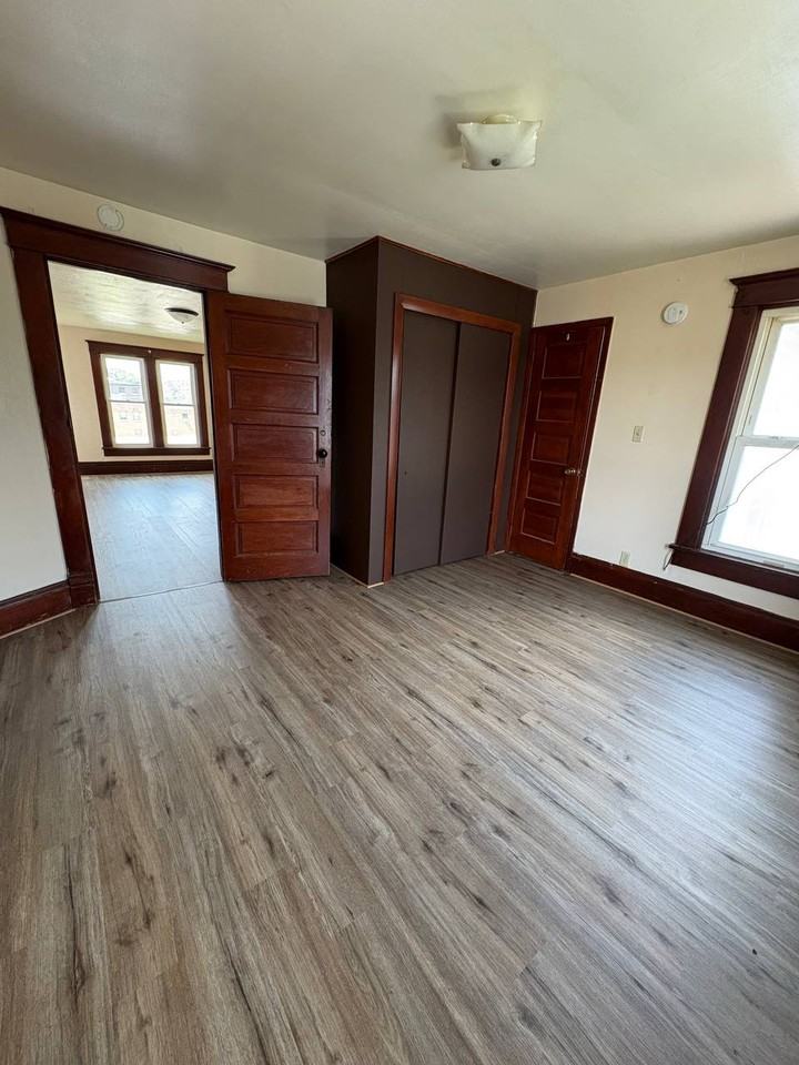 103 1/2 1st St Ne #2 - Photo 6 of 10
