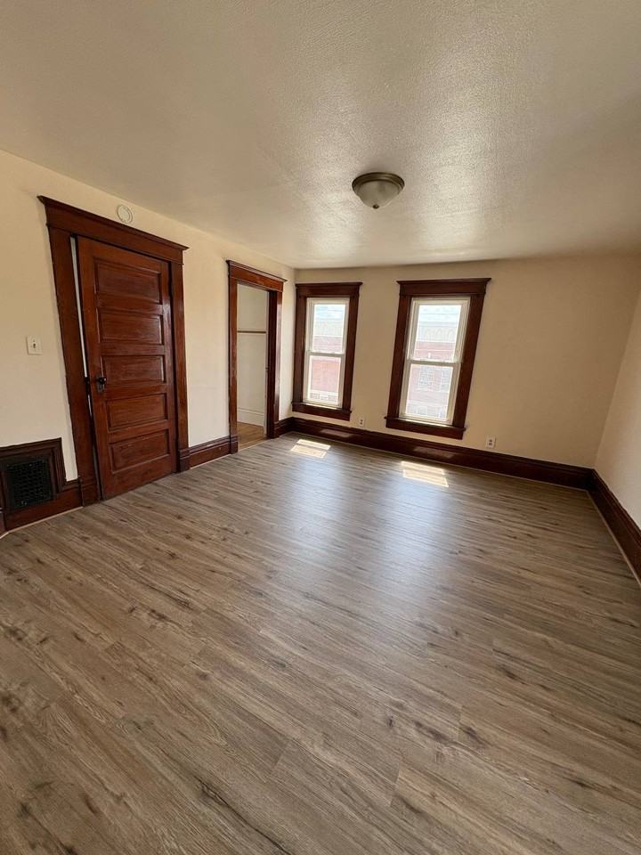 103 1/2 1st St Ne #2 - Photo 7 of 10