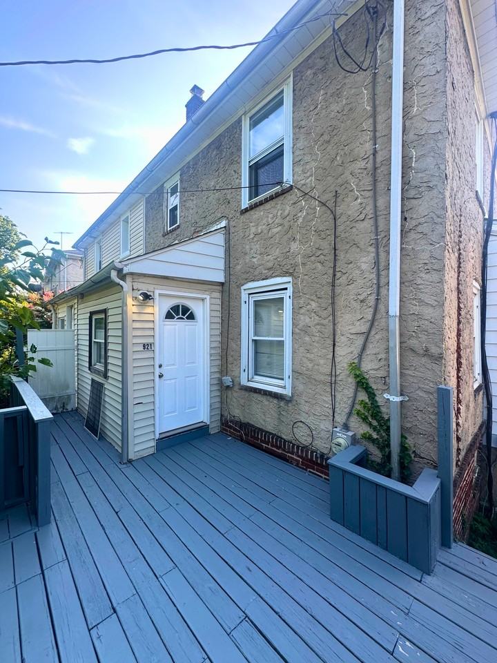 921 East 15th Street #1 - Photo 2 of 26