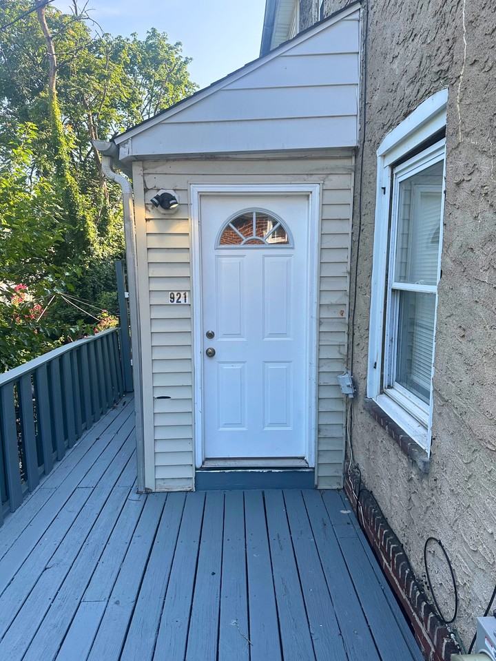 921 East 15th Street #1 - Photo 3 of 26