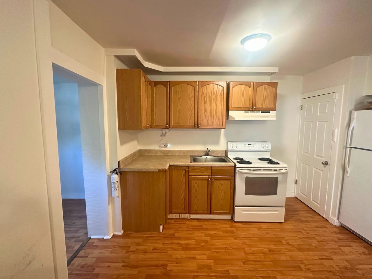 921 E 15th St #1 - Photo 5 of 26