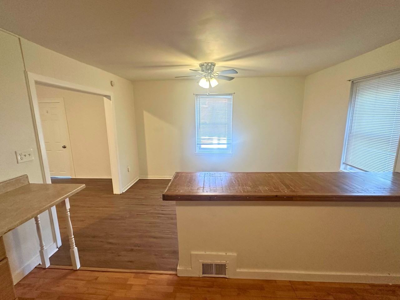 921 E 15th St #1 - Photo 6 of 26