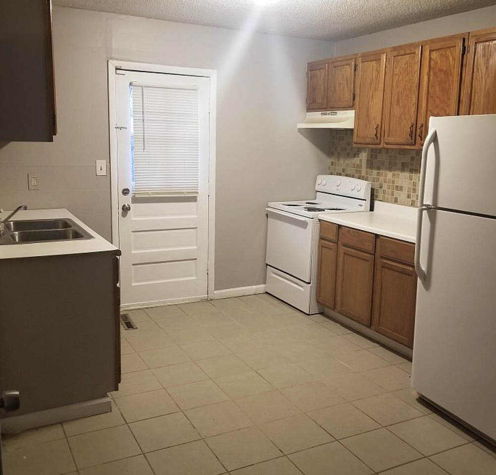 5732 East 40th Terrace #1 - Photo 3 of 12