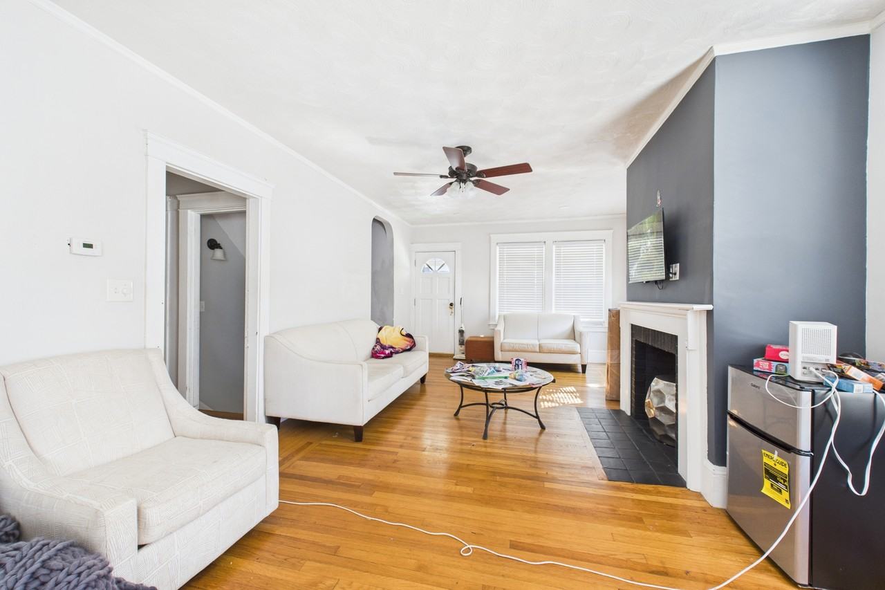 155 Alabama Ave #3 - Photo 3 of 12