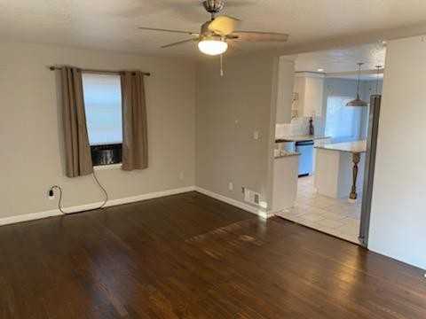 130 N Meade Ave - Photo 3 of 10