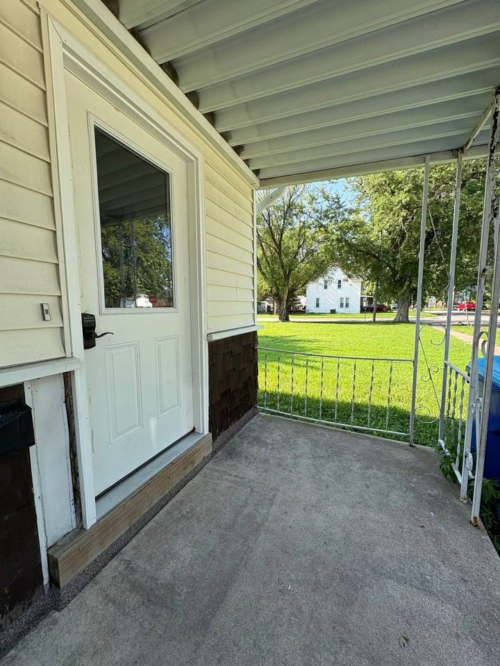 706 3rd Avenue Southwest #1 - Photo 2 of 10