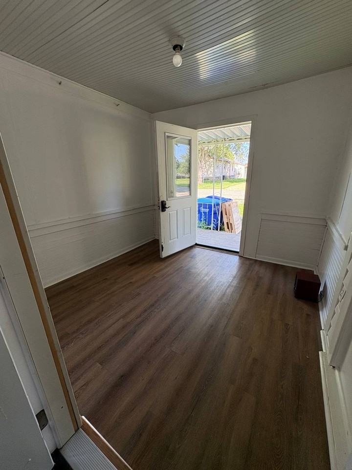 706 3rd Avenue Southwest #1 - Photo 4 of 10