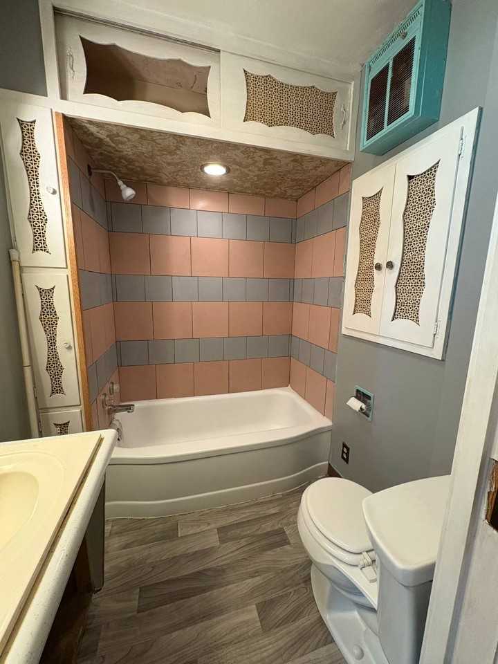 706 3rd Avenue Southwest #1 - Photo 5 of 10