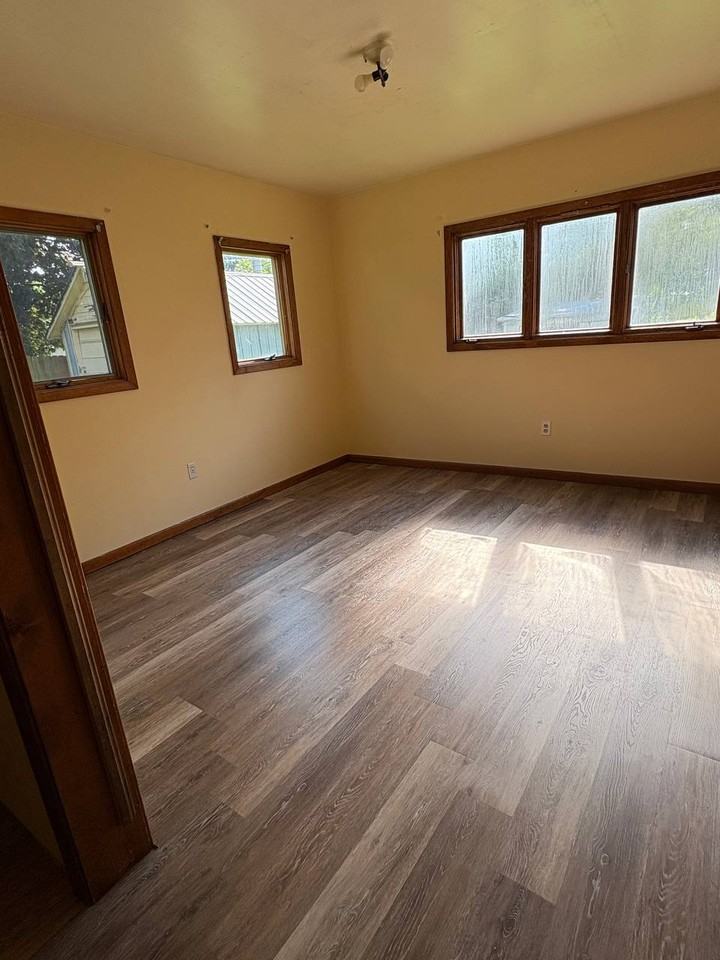 706 3rd Avenue Southwest #1 - Photo 6 of 10