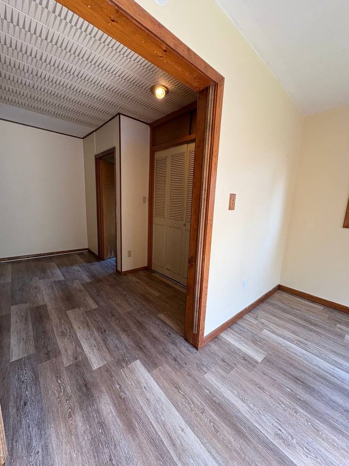 706 3rd Avenue Southwest #1 - Photo 7 of 10