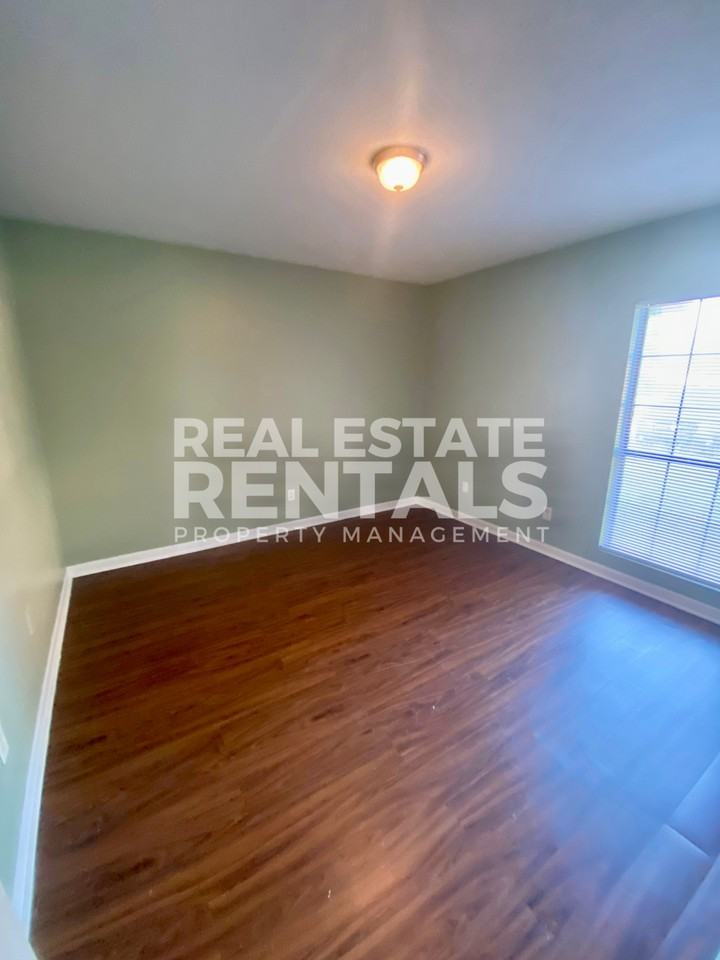 407 Gaines Street Southwest #175 - Photo 4 of 8