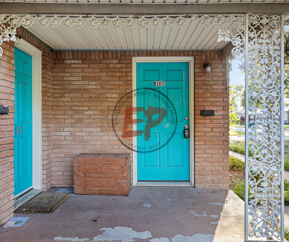 3817 Parkwood St #B - Photo 2 of 11