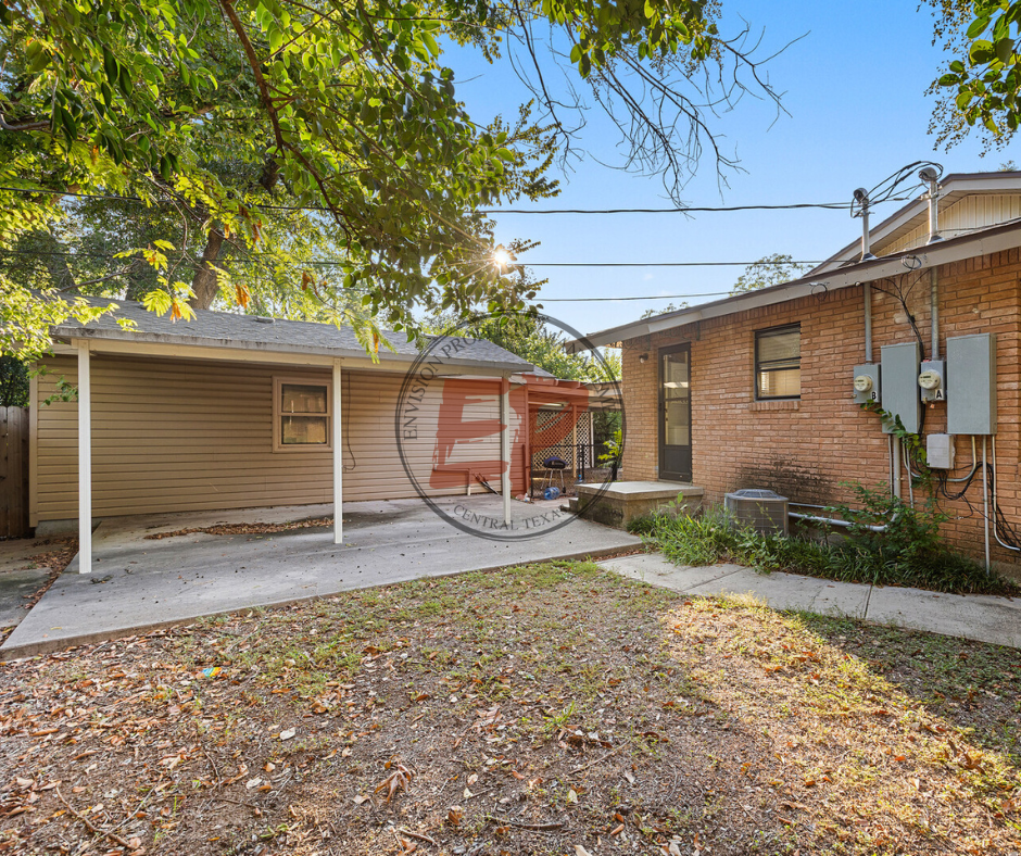 3817 Parkwood St #B - Photo 3 of 11