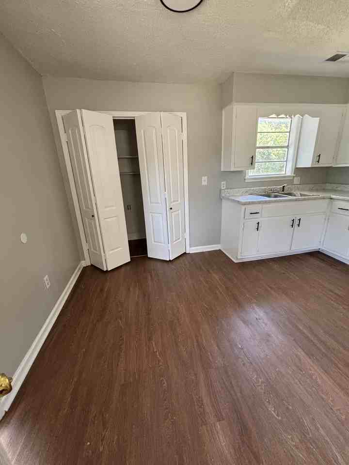 111 111 E Cherry - 1 #1 - Photo 3 of 6