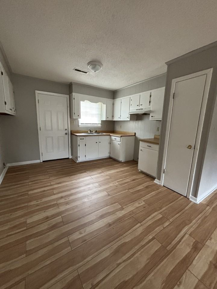 221 College Street #1 - Photo 2 of 7