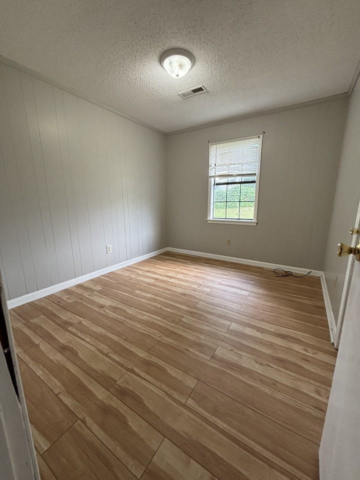 221 College St #1 - Photo 5 of 7