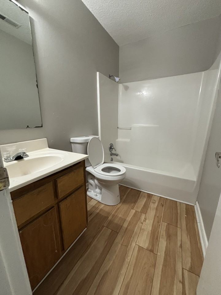 221 College St #1 - Photo 7 of 7