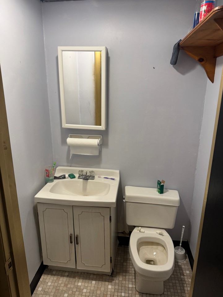 893 Warwick Ave #2 - Photo 4 of 5