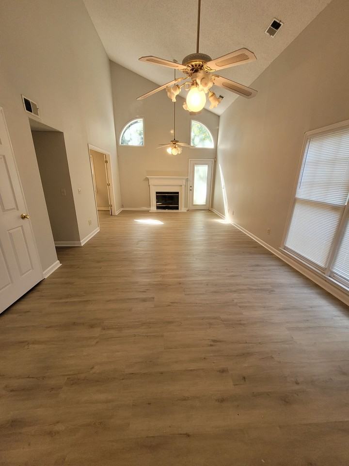 508 Farmingdale Rd Se #1 - Photo 4 of 15