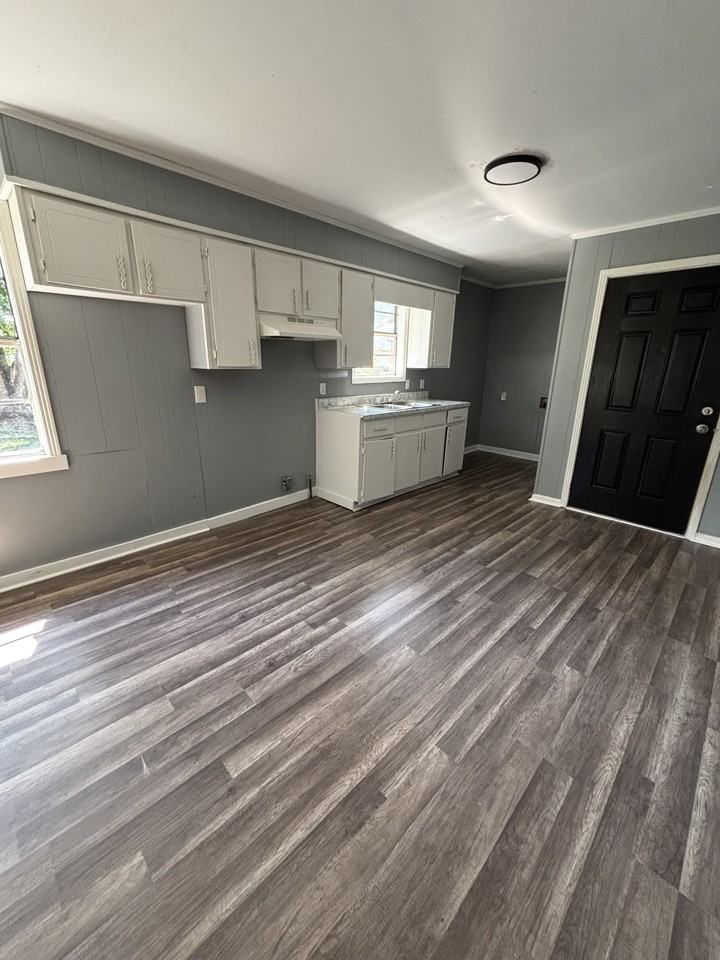 485 Carlita St #1 - Photo 2 of 4