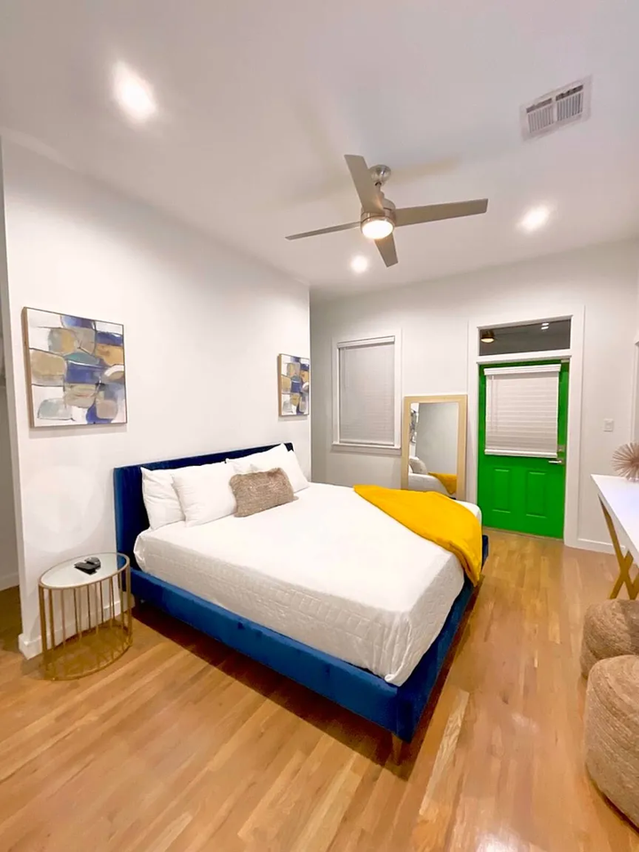 2234 Saint Ann St #1 - Photo 3 of 10