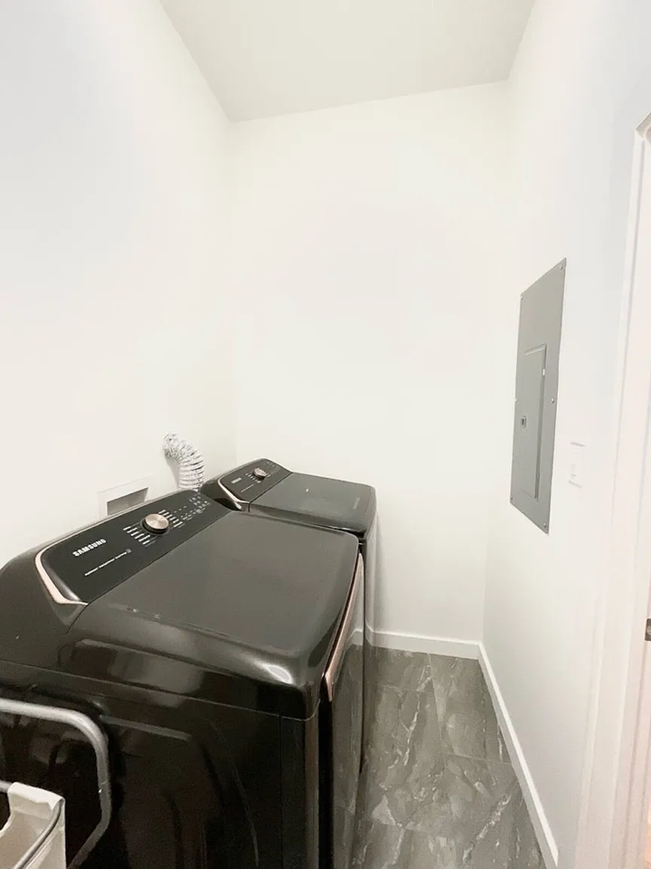 2234 Saint Ann St #1 - Photo 6 of 10