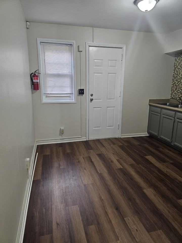 1704 De Soto Terrace #1 - Photo 3 of 4