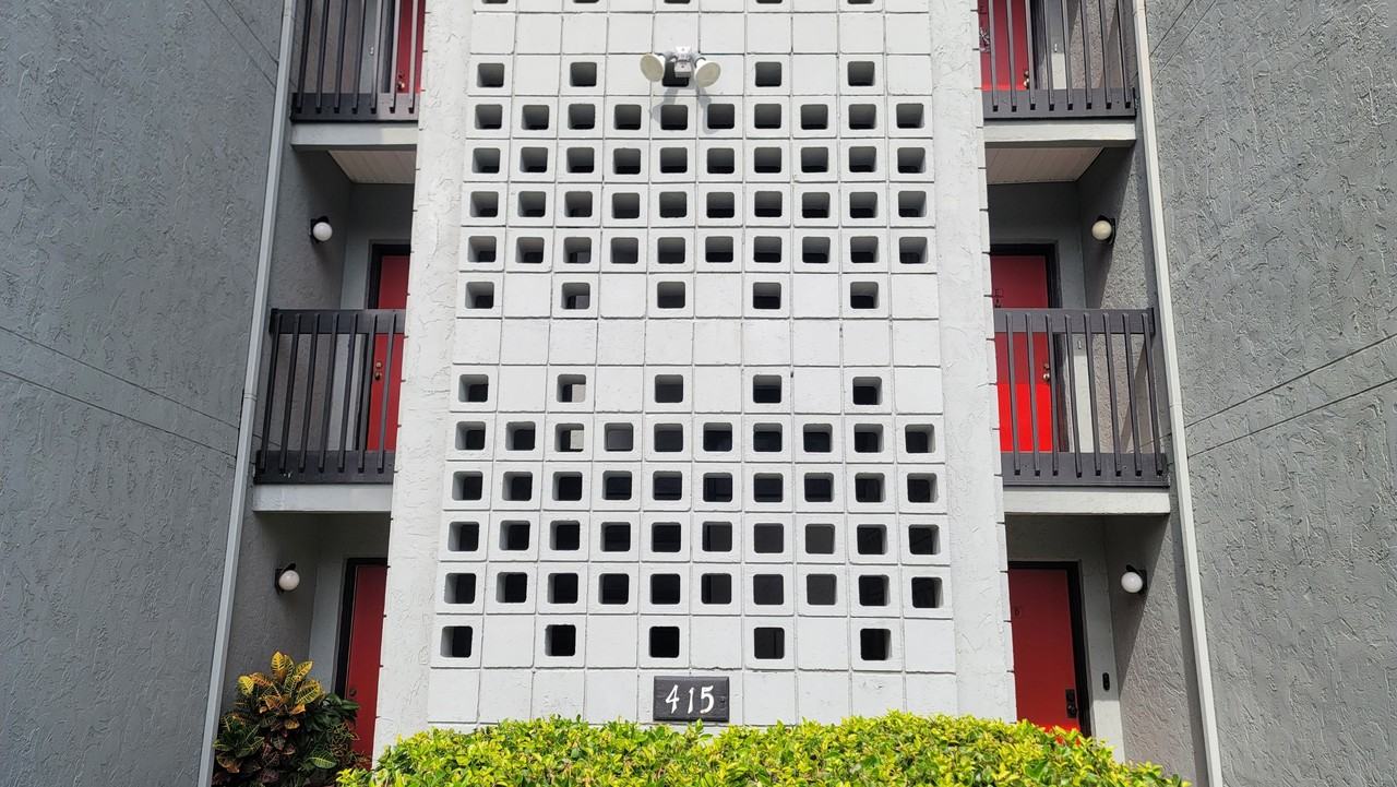 415 Northwest 39th Road #E - Photo 2 of 15