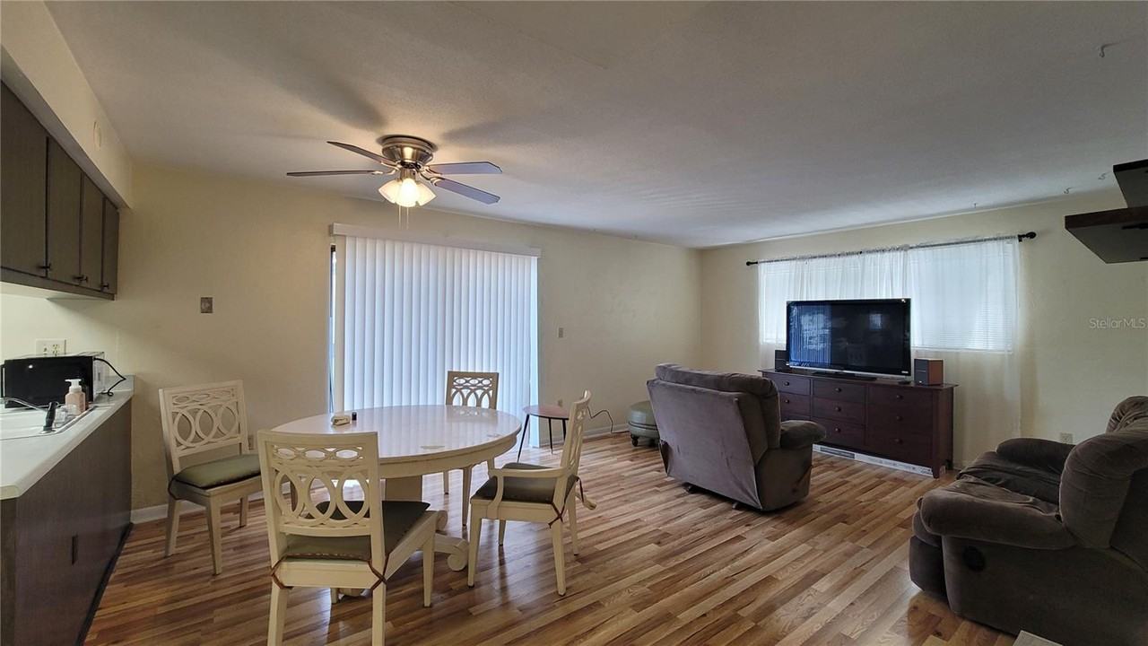 415 Northwest 39th Road #E - Photo 4 of 15