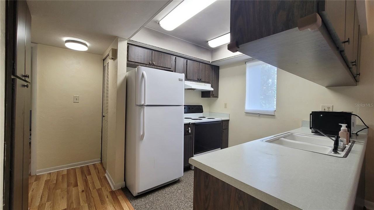 415 Northwest 39th Road #E - Photo 5 of 15