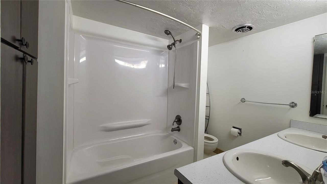 415 Northwest 39th Road #E - Photo 7 of 15