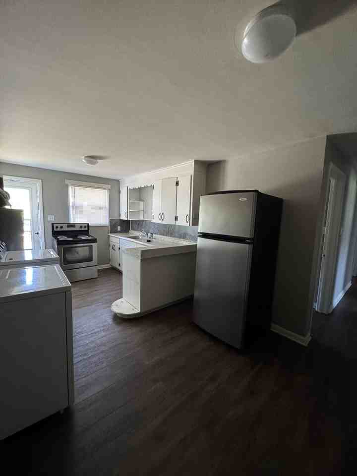 3309 3309 Clarence Towery CircleApt. 02 #02 - Photo 2 of 9