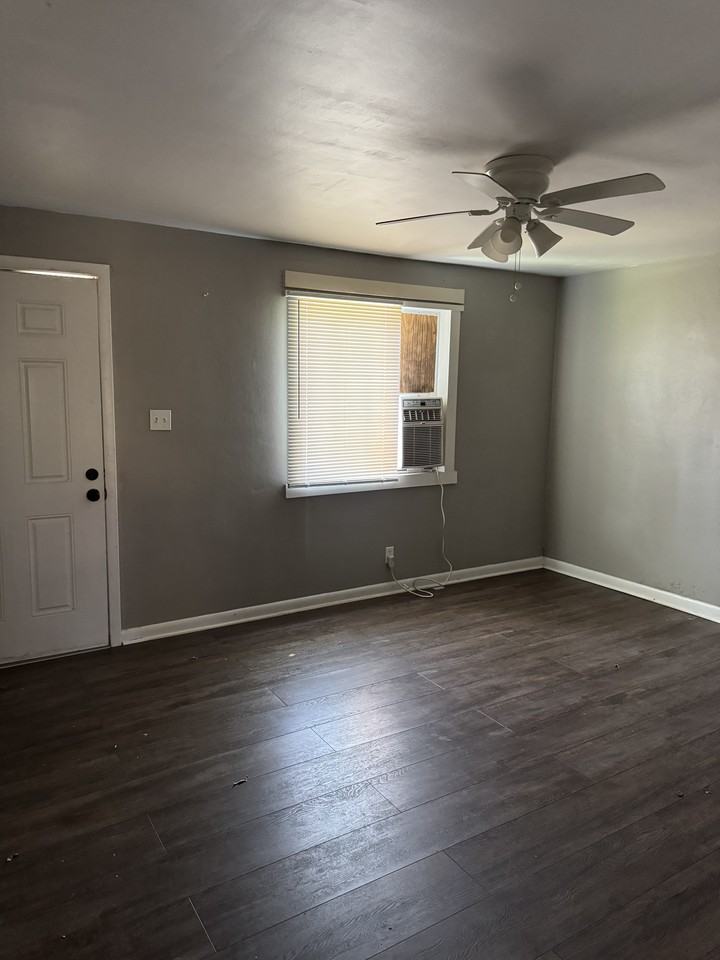 3309 3309 Clarence Towery CircleApt. 02 #02 - Photo 5 of 9