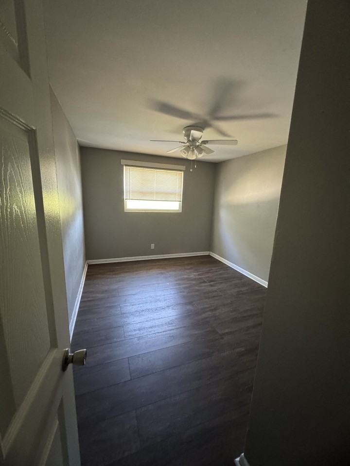 3309 3309 Clarence Towery CircleApt. 02 #02 - Photo 7 of 9