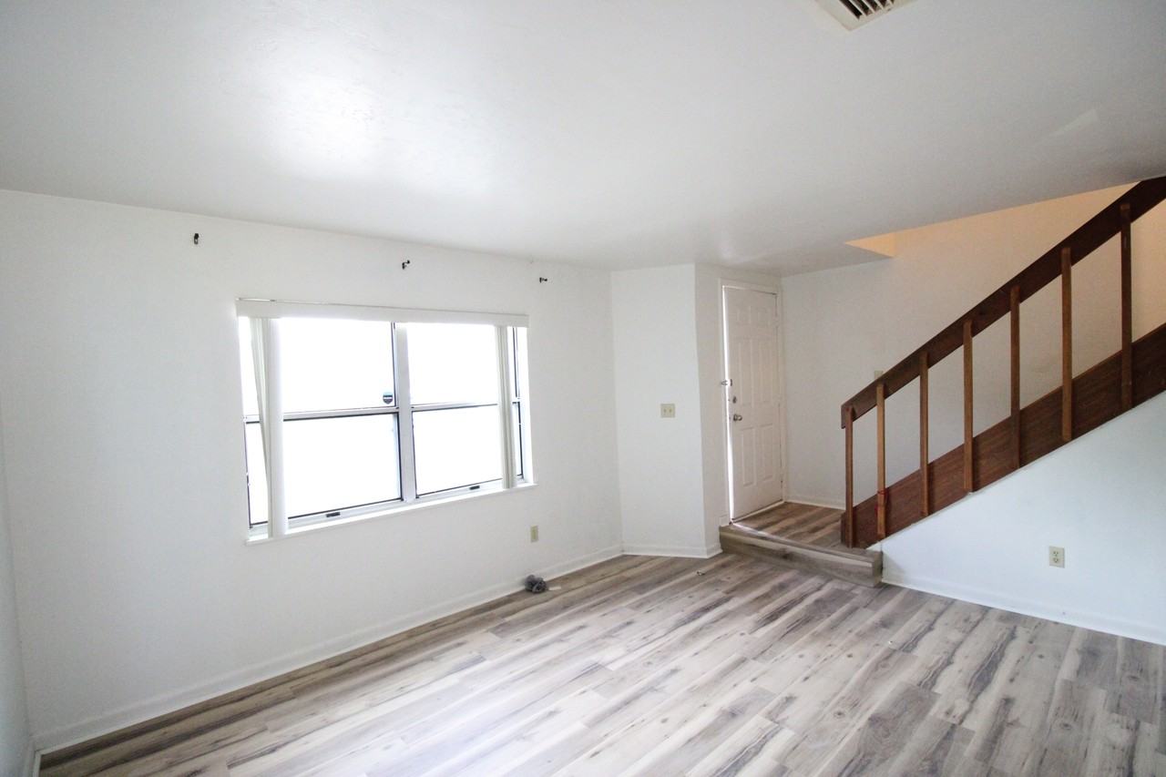 3933 Southwest 26th Drive #1 - Photo 4 of 13