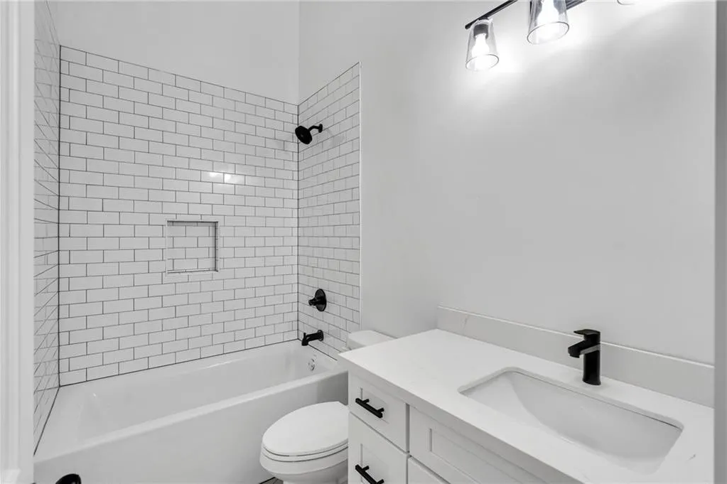 1802 Franklin Ave #1 - Photo 3 of 6